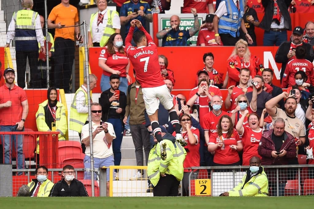 man utd thang 4 1 newcastle ronaldo co man ra mat hoan hao hinh 4