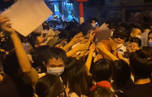 bi thu ha noi yeu cau lam ro trach nhiem lanh dao phuong de xay ra chen lan tiem vac xin hinh 1