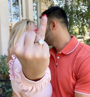 britney spears hanh phuc vi duoc ban trai kem 13 tuoi cau hon hinh 1