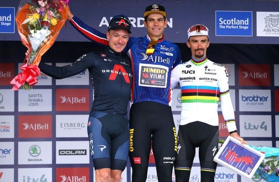 tung cu nuoc rut than toc wout van aert vuot mat ethan hayter gianh chien thang chung cuoc hinh 3