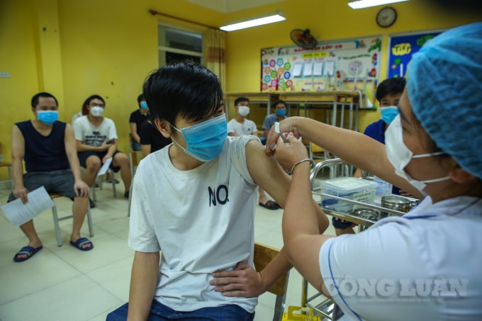 bi thu ha noi khong vi duoc tiem vac xin roi ma chu quan coi thuong phong dich hinh 1