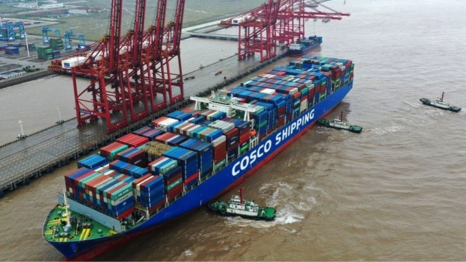 hai cang bien khung nhat trung quoc phai tam dung hoat dong boi bao lon hinh 1