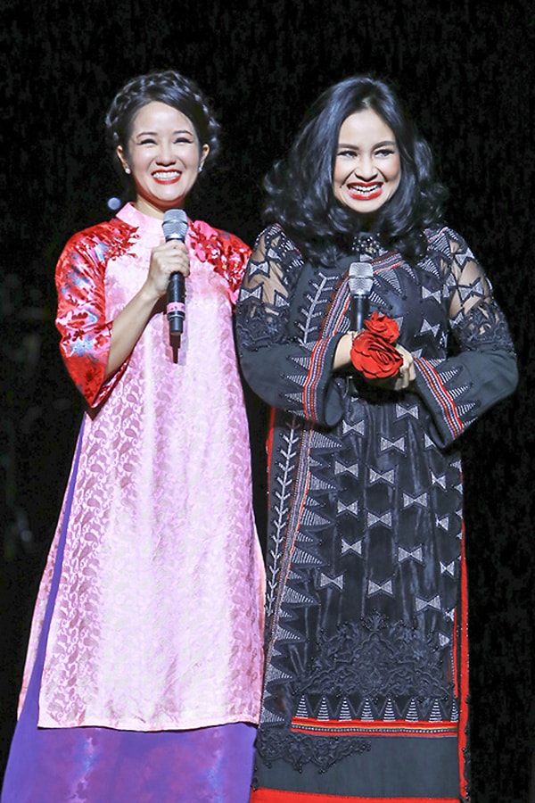loat nghe si tham gia dem nhac truc tuyen noi vong tay lon hinh 1
