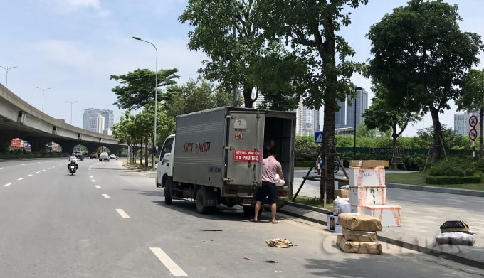 ha noi xu ly xe du ben coc vo tu hoat dong trong thoi gian gian cach xa hoi hinh 1