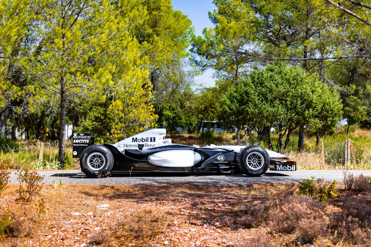 xe dua mclaren mp4 17d duoc mang ra dau gia hinh 2