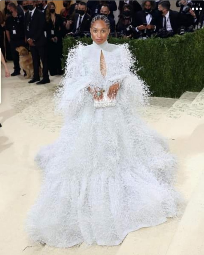 bat ngo voi hinh anh sao dien kinh rang ro an tuong tai su kien thoi trang met gala 2021 hinh 2