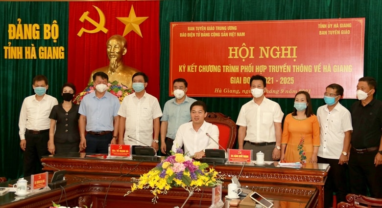 ky ket phoi hop truyen thong giua bao dien tu dang cong san viet nam va tinh ha giang hinh 2