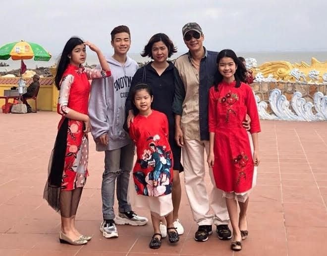 tu tai tu canh sat hinh su den nguoi cha dang thuong lay di nuoc mat cua hang trieu khan gia hinh 4