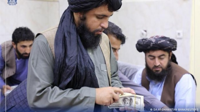 taliban thu giu hang trieu usd tu cuu quan chuc afghanistan hinh 1