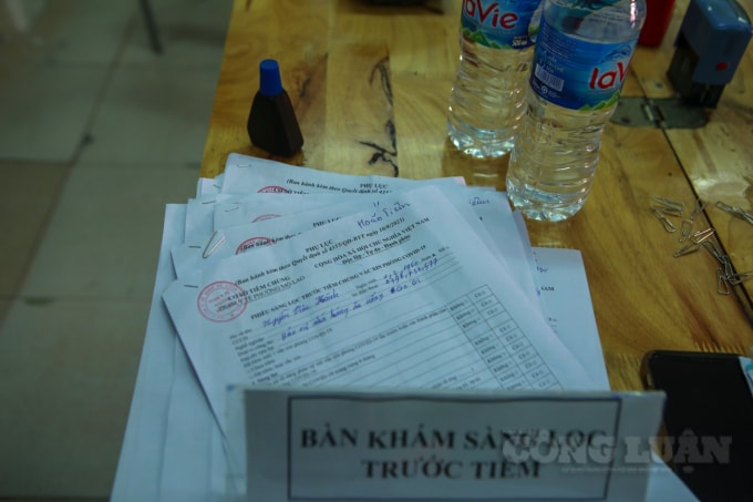 ha noi van co nhung diem tiem vac xin covid 19 chua dam bao khoang cach an toan hinh 13