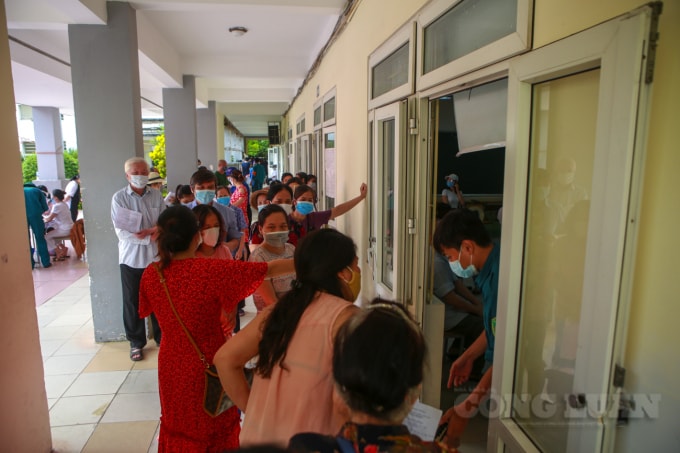 ha noi van co nhung diem tiem vac xin covid 19 chua dam bao khoang cach an toan hinh 7
