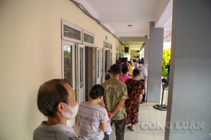 ha noi van co nhung diem tiem vac xin covid 19 chua dam bao khoang cach an toan hinh 5