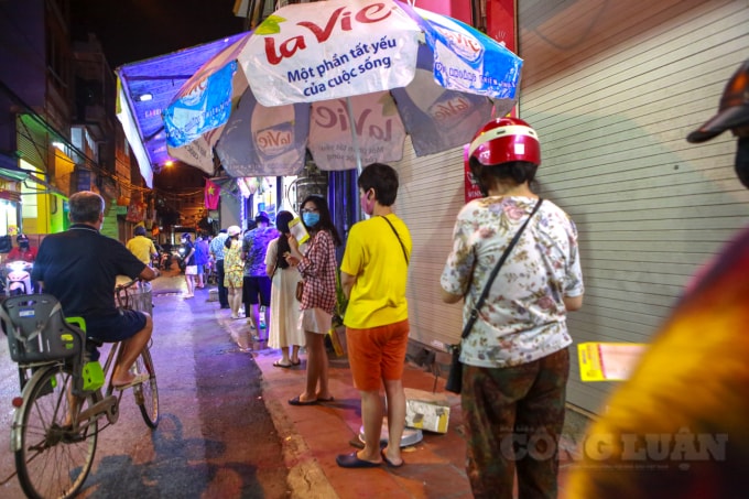 ha noi duoc noi long o vung xanh nguoi dan xep hang dai mua banh trung thu hinh 2