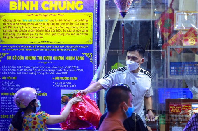 ha noi duoc noi long o vung xanh nguoi dan xep hang dai mua banh trung thu hinh 7
