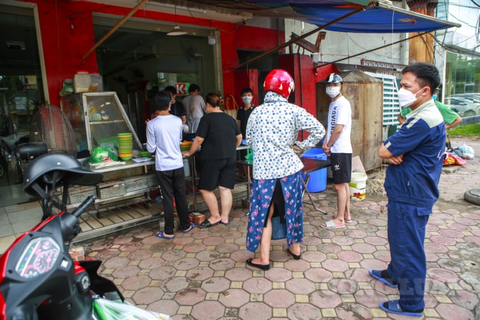 ha noi hang quan mo ban tro lai nguoi dan cho gan 1h dong ho lai bao het hang hinh 2