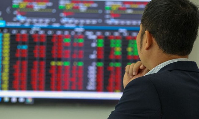 co phieu bank va chung khoan tang manh vn index chinh phuc moc 1350 diem hinh 1
