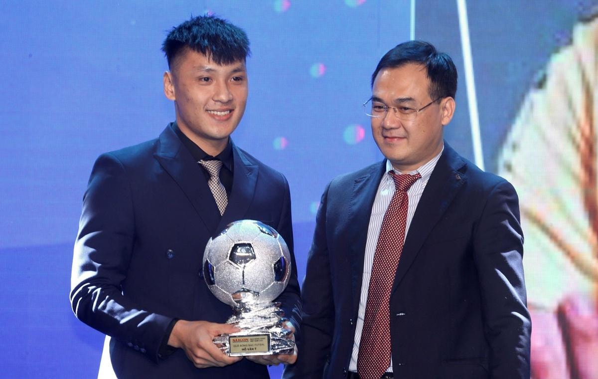 thu thanh ho van y tu chang sinh vien bong chuyen toi tru cot tuyen futsal viet nam hinh 1