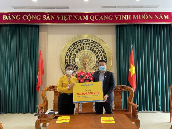 nam a bank mang qua trung thu y nghia den tre em vung dich hinh 1