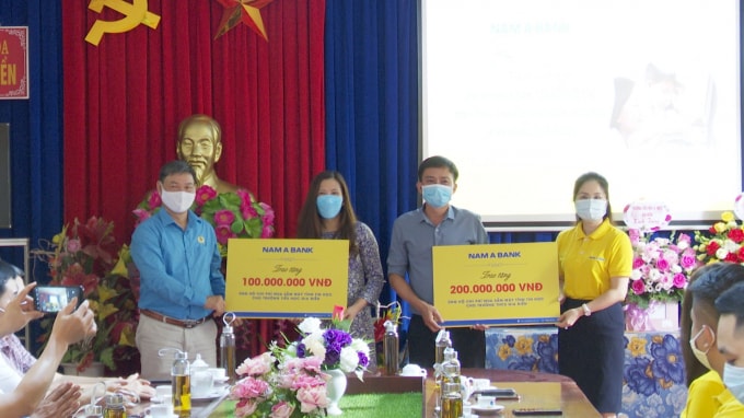 nam a bank mang qua trung thu y nghia den tre em vung dich hinh 3