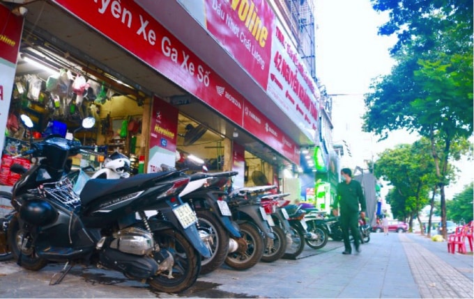 ha noi cua hang sua chua xe may tat bat sau hai thang ngung hoat dong hinh 3
