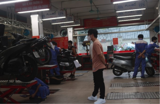 ha noi cua hang sua chua xe may tat bat sau hai thang ngung hoat dong hinh 5