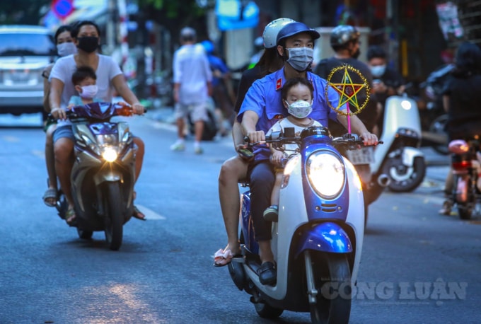 sau nhieu ngay vang lang pho hang ma bat ngo dong khach mua do trung thu hinh 14