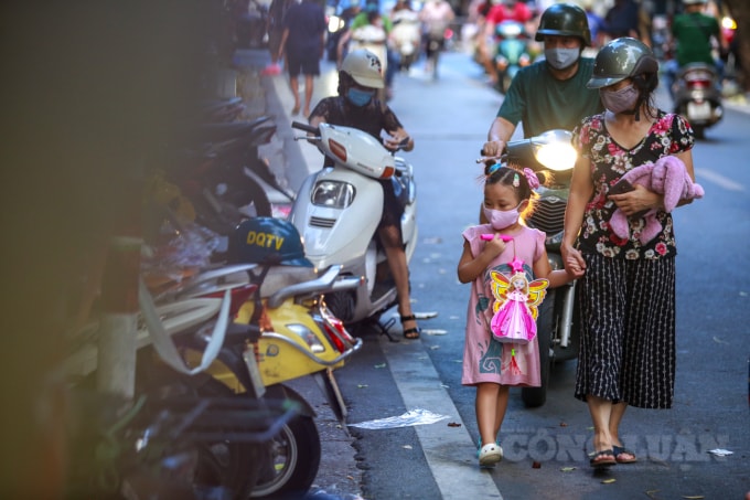 sau nhieu ngay vang lang pho hang ma bat ngo dong khach mua do trung thu hinh 7