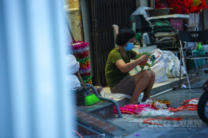 sau nhieu ngay vang lang pho hang ma bat ngo dong khach mua do trung thu hinh 11