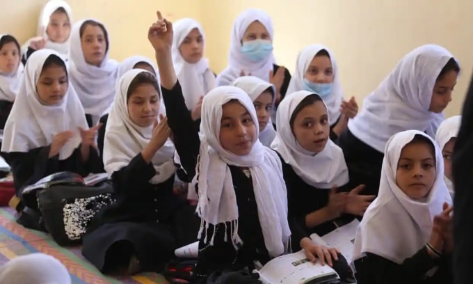 taliban cam nu sinh hoc trung hoc hinh 1