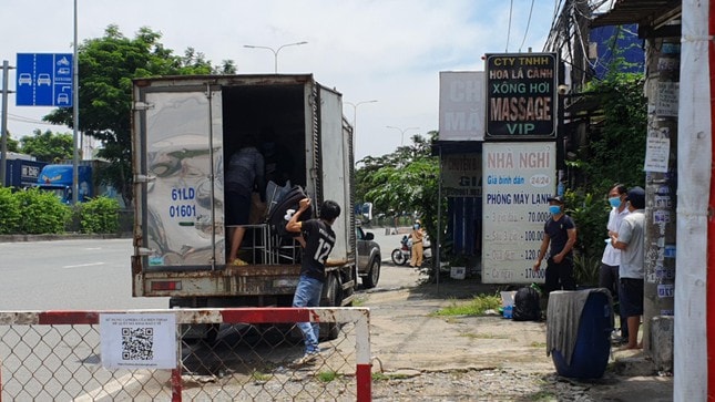 giau 6 f0 trong thung xe tai luong xanh thong chot kiem soat o tphcm hinh 1