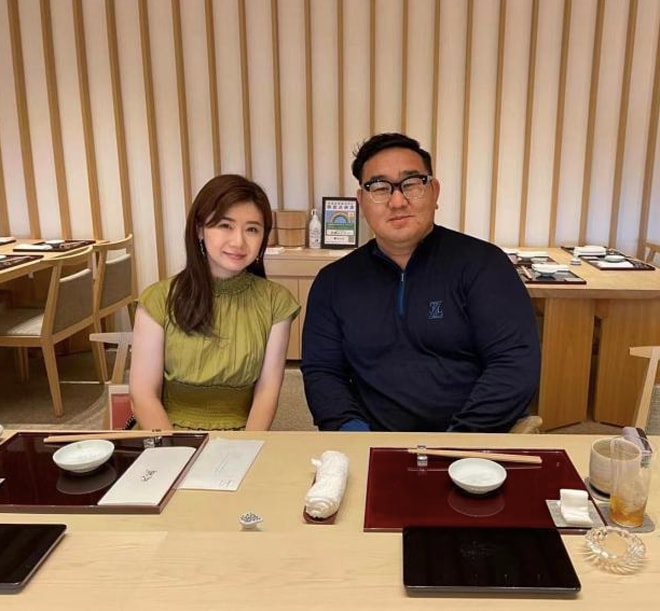 hau chia tay nu than bong ban nhat ban hen ho voi do vat sumo hinh 1