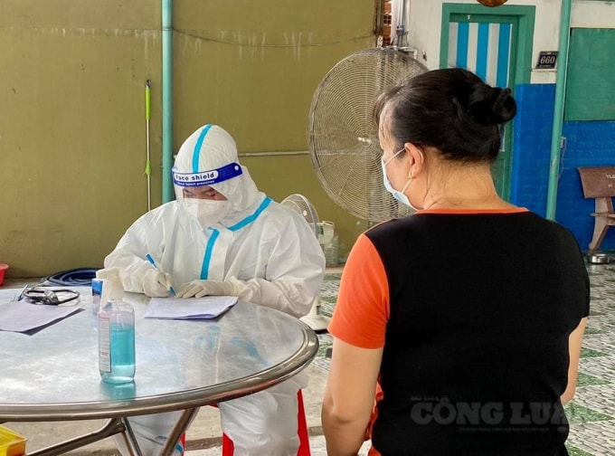 vo chong bac si dieu duong diet covid con khoc doi ba me toi chi biet len gat nuoc mat hinh 1