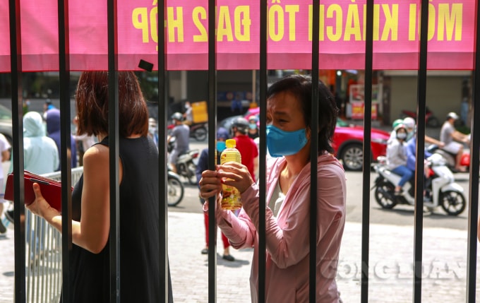 xep hang mua banh trung thu cho hon 2 tieng dong ho den luot da het banh hinh 13