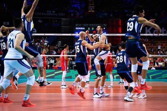 italia phe truat duong kim vo dich serbia thang tien chung ket hinh 2