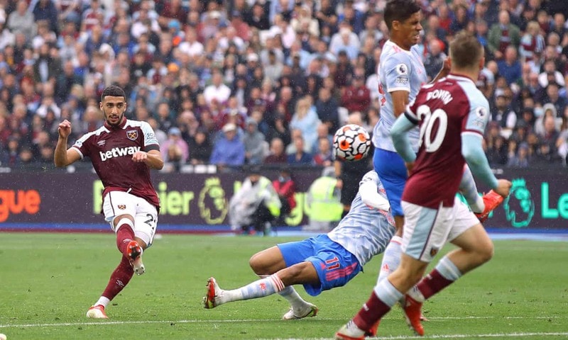 lingard va ronaldo toa sang giup man utd loi nguoc dong ha west ham 2 1 o premier league hinh 2