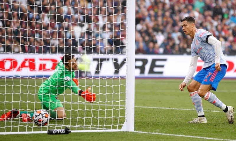 lingard va ronaldo toa sang giup man utd loi nguoc dong ha west ham 2 1 o premier league hinh 3