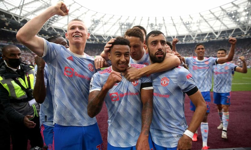 lingard va ronaldo toa sang giup man utd loi nguoc dong ha west ham 2 1 o premier league hinh 4