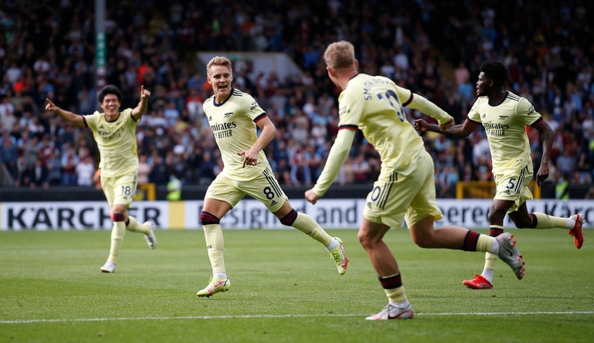 odegaard lap cong arsenal de bep burnley 1 0 tai vong 5 premier league hinh 1