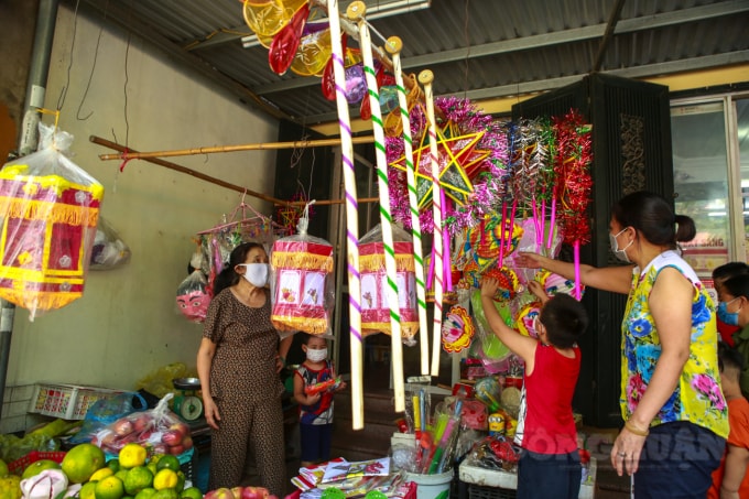 hang trung thu khan hiem tieu thuong mang ca mat na halloween de ban hinh 1