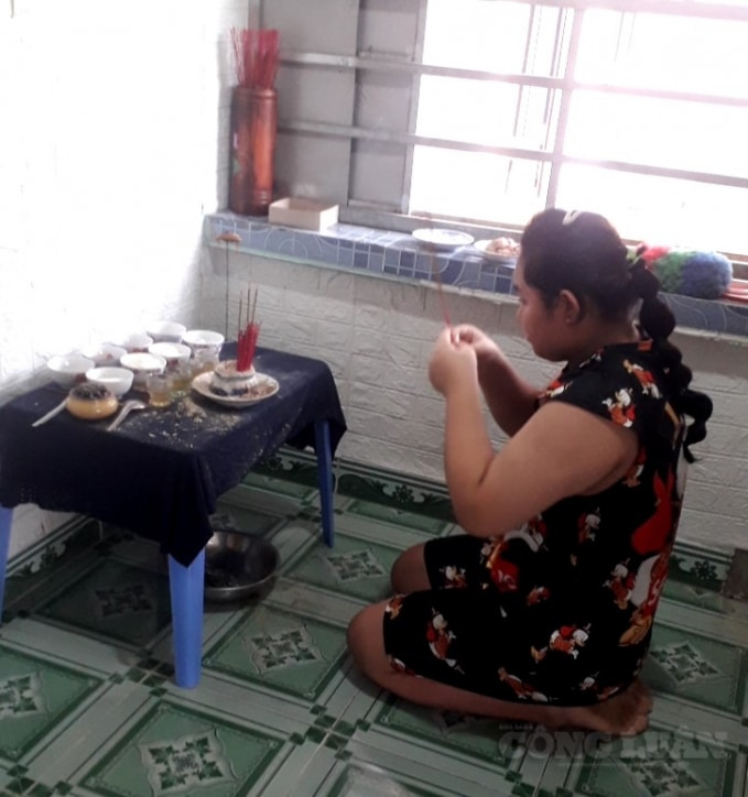 be 14 tuoi mo coi ba me ong ba ngoai vi covid 19 dem thuc giac oa khoc thay trong nha chi con minh con hinh 3