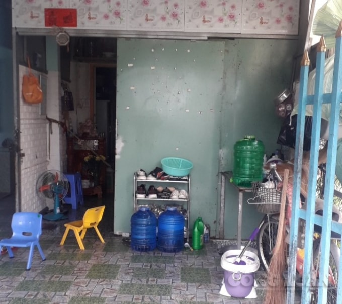 be 14 tuoi mo coi ba me ong ba ngoai vi covid 19 dem thuc giac oa khoc thay trong nha chi con minh con hinh 1