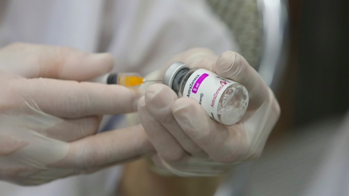 bo y te dong y rut ngan khoang cach tiem giua 2 mui tiem astrazeneca hinh 1