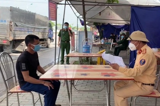 hai duong phat hien lai xe luong xanh tu ha noi ve sua ngay tren phieu xet nghiem de thong chot hinh 1
