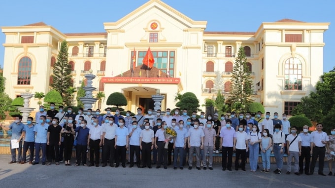thanh hoa tang bang khen cho 59 can bo nhan vien y te tham gia phong chong covid 19 hinh 1
