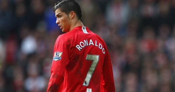 sieu sao ronaldo bi nhan vien du lich lua mat hon 76 ty dong hinh 1