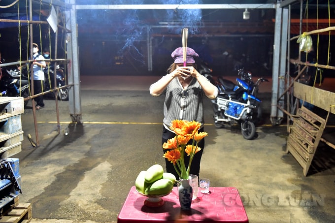 can canh tap ket hang tai cho dau moi hoc mon trong ngay dau mo cua lai hinh 8