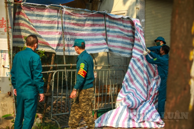 ha noi dong loat go bo cac chot chan ngan nguoi dan luu thong trong thoi gian gian cach hinh 4