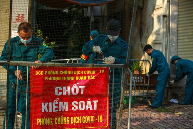 ha noi dong loat go bo cac chot chan ngan nguoi dan luu thong trong thoi gian gian cach hinh 7