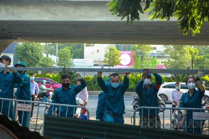 ha noi dong loat go bo cac chot chan ngan nguoi dan luu thong trong thoi gian gian cach hinh 2
