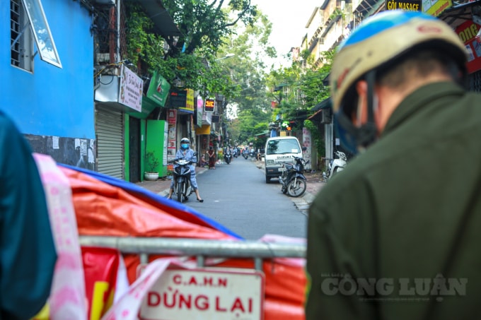 ha noi dong loat go bo cac chot chan ngan nguoi dan luu thong trong thoi gian gian cach hinh 8